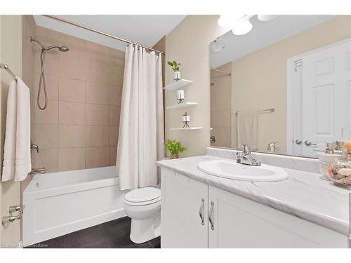 25-377 Glancaster Road, Ancaster, ON - Indoor Photo Showing Bathroom