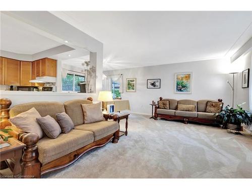 65 Maple Drive, Stoney Creek, ON - Indoor Photo Showing Living Room