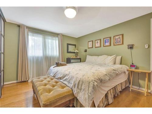 65 Maple Drive, Stoney Creek, ON - Indoor Photo Showing Bedroom