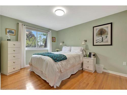 65 Maple Drive, Stoney Creek, ON - Indoor Photo Showing Bedroom