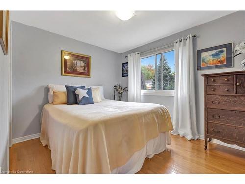 65 Maple Drive, Stoney Creek, ON - Indoor Photo Showing Bedroom