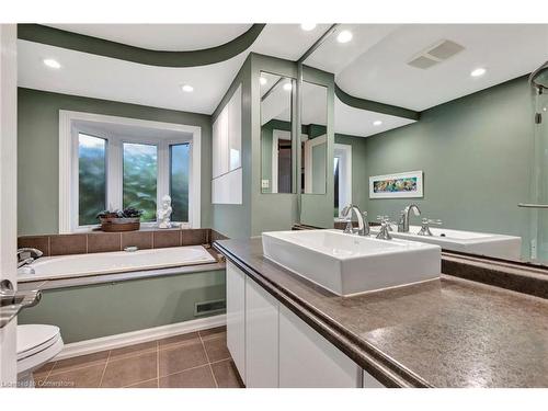 65 Maple Drive, Stoney Creek, ON - Indoor Photo Showing Bathroom