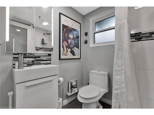 65 Maple Drive, Stoney Creek, ON - Indoor Photo Showing Bathroom