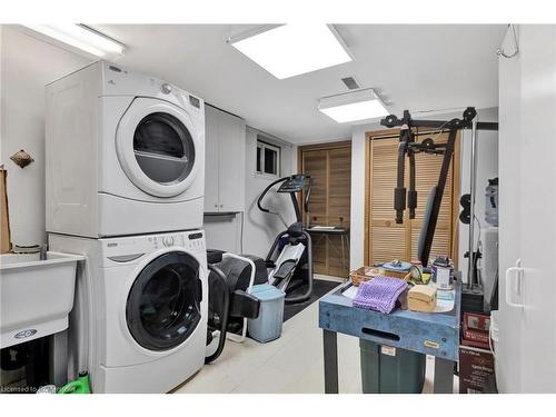 65 Maple Drive, Stoney Creek, ON - Indoor Photo Showing Laundry Room