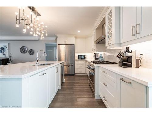 81 Flanders Drive, Waterdown, ON - Indoor Photo Showing Kitchen With Upgraded Kitchen