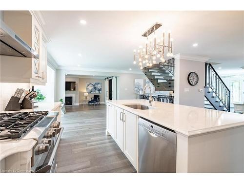 81 Flanders Drive, Waterdown, ON - Indoor Photo Showing Kitchen With Upgraded Kitchen