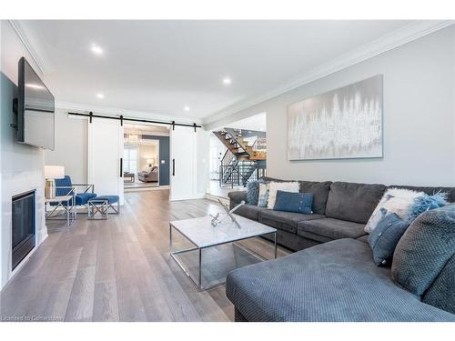 81 Flanders Drive, Waterdown, ON - Indoor Photo Showing Living Room