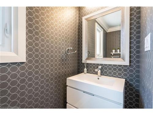 81 Flanders Drive, Waterdown, ON - Indoor Photo Showing Bathroom