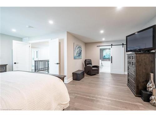 81 Flanders Drive, Waterdown, ON - Indoor Photo Showing Bedroom