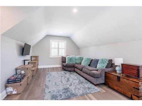 81 Flanders Drive, Waterdown, ON - Indoor Photo Showing Living Room