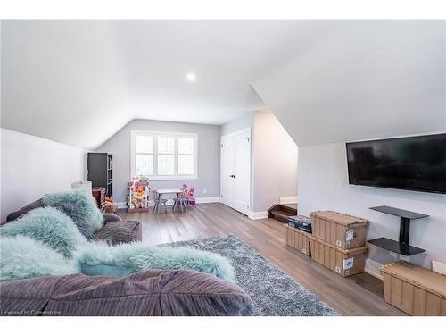 81 Flanders Drive, Waterdown, ON - Indoor Photo Showing Living Room