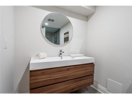 81 Flanders Drive, Waterdown, ON - Indoor Photo Showing Bathroom