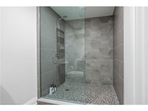 81 Flanders Drive, Waterdown, ON - Indoor Photo Showing Bathroom