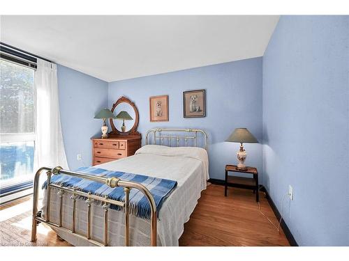 A11-25 Britten Close, Hamilton, ON - Indoor Photo Showing Bedroom