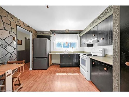 A11-25 Britten Close, Hamilton, ON - Indoor Photo Showing Kitchen