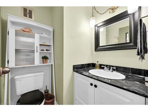 A11-25 Britten Close, Hamilton, ON - Indoor Photo Showing Bathroom