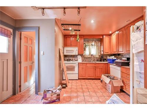 77 Elford Crescent, Hamilton, ON - Indoor Photo Showing Kitchen