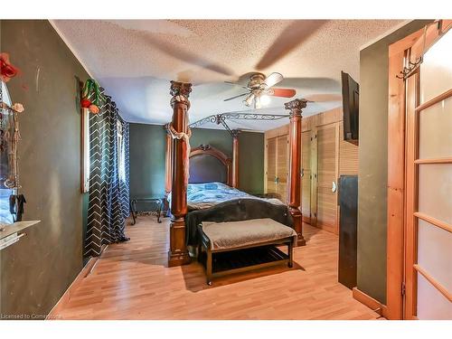 77 Elford Crescent, Hamilton, ON - Indoor Photo Showing Bedroom