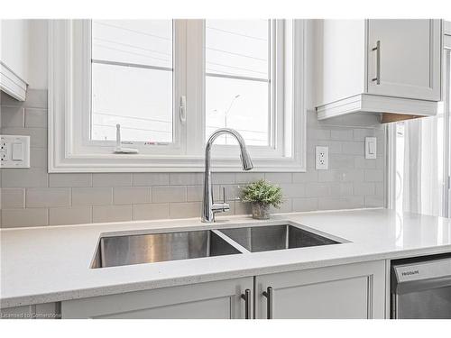 18-120 Court Drive, Paris, ON - Indoor Photo Showing Kitchen With Double Sink