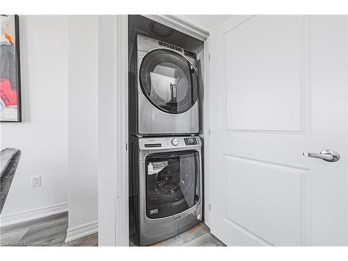 18-120 Court Drive, Paris, ON - Indoor Photo Showing Laundry Room