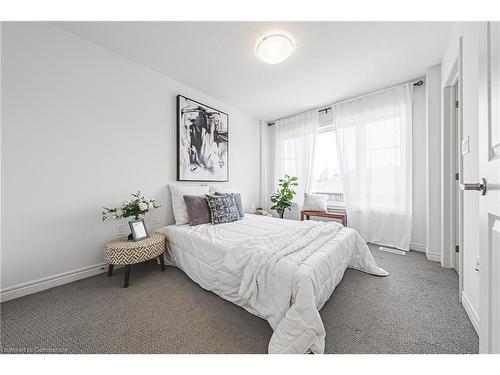 18-120 Court Drive, Paris, ON - Indoor Photo Showing Bedroom