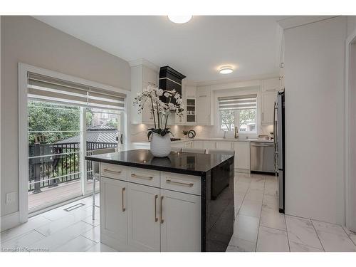 4176 Fuller Crescent, Burlington, ON - Indoor Photo Showing Kitchen