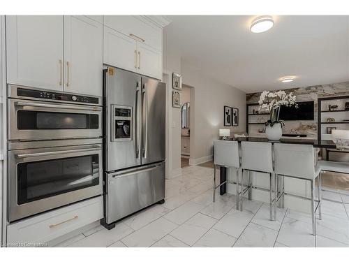 4176 Fuller Crescent, Burlington, ON - Indoor Photo Showing Kitchen