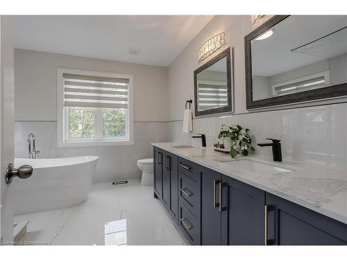 4176 Fuller Crescent, Burlington, ON - Indoor Photo Showing Bathroom