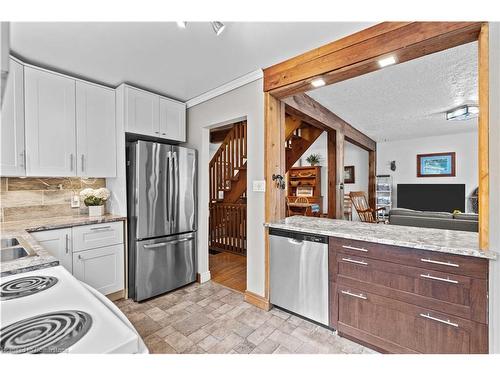 232 West 19Th Street, Hamilton, ON - Indoor Photo Showing Kitchen