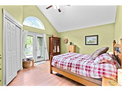 232 West 19Th Street, Hamilton, ON - Indoor Photo Showing Bedroom