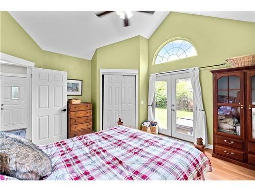 232 West 19Th Street, Hamilton, ON - Indoor Photo Showing Bedroom