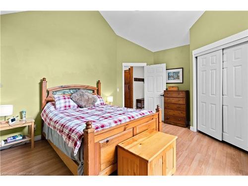 232 West 19Th Street, Hamilton, ON - Indoor Photo Showing Bedroom