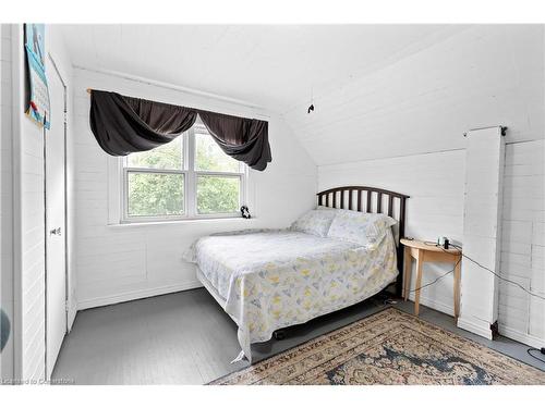 232 West 19Th Street, Hamilton, ON - Indoor Photo Showing Bedroom