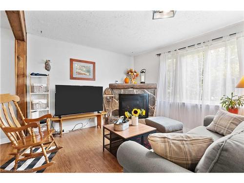 232 West 19Th Street, Hamilton, ON - Indoor Photo Showing Living Room With Fireplace