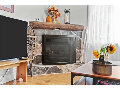 232 West 19Th Street, Hamilton, ON - Indoor Photo Showing Living Room With Fireplace