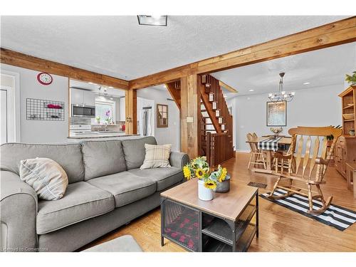 232 West 19Th Street, Hamilton, ON - Indoor Photo Showing Living Room