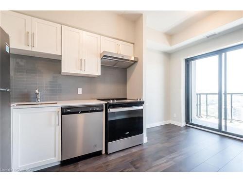 1503-15 Queen Street S, Hamilton, ON - Indoor Photo Showing Kitchen