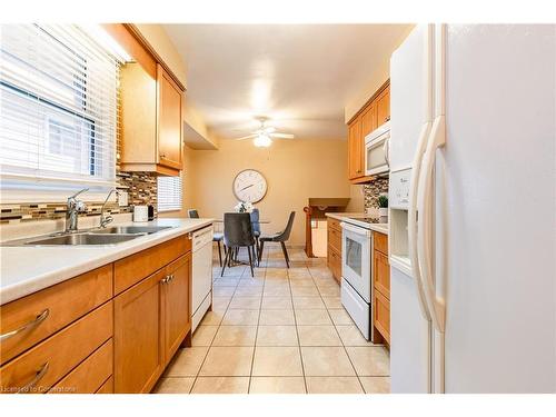 5061 University Avenue, Niagara Falls, ON - Indoor Photo Showing Kitchen With Double Sink