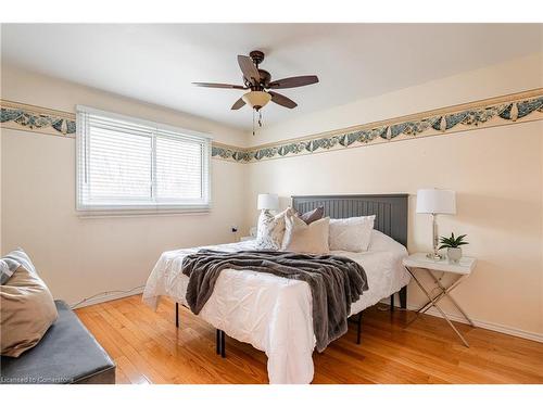 5061 University Avenue, Niagara Falls, ON - Indoor Photo Showing Bedroom