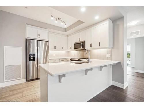 403-1878 Gordon Street, Guelph, ON - Indoor Photo Showing Kitchen With Stainless Steel Kitchen With Upgraded Kitchen