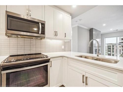 403-1878 Gordon Street, Guelph, ON - Indoor Photo Showing Kitchen With Double Sink With Upgraded Kitchen