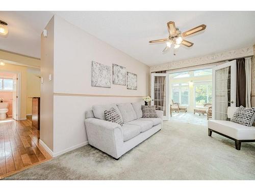 2358 Cavendish Drive, Burlington, ON - Indoor Photo Showing Living Room