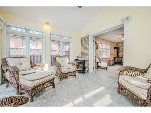 2358 Cavendish Drive, Burlington, ON - Indoor Photo Showing Living Room