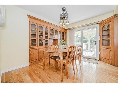 2358 Cavendish Drive, Burlington, ON - Indoor Photo Showing Dining Room