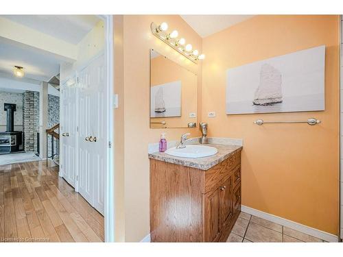 2358 Cavendish Drive, Burlington, ON - Indoor Photo Showing Bathroom