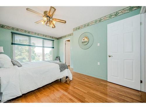 2358 Cavendish Drive, Burlington, ON - Indoor Photo Showing Bedroom