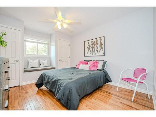 2358 Cavendish Drive, Burlington, ON - Indoor Photo Showing Bedroom