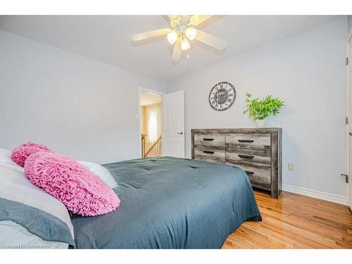 2358 Cavendish Drive, Burlington, ON - Indoor Photo Showing Bedroom