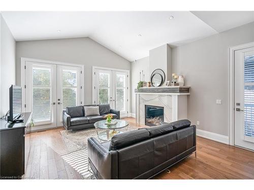 507 Mississauga Street, Niagara-On-The-Lake, ON - Indoor Photo Showing Living Room With Fireplace