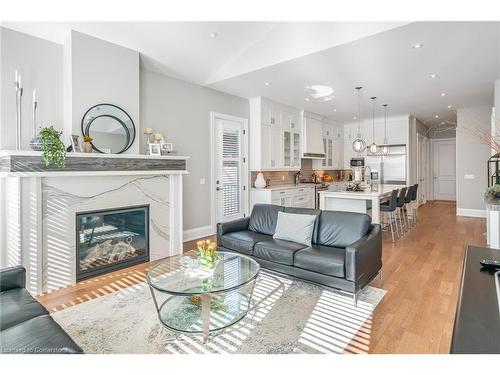 507 Mississauga Street, Niagara-On-The-Lake, ON - Indoor Photo Showing Living Room With Fireplace